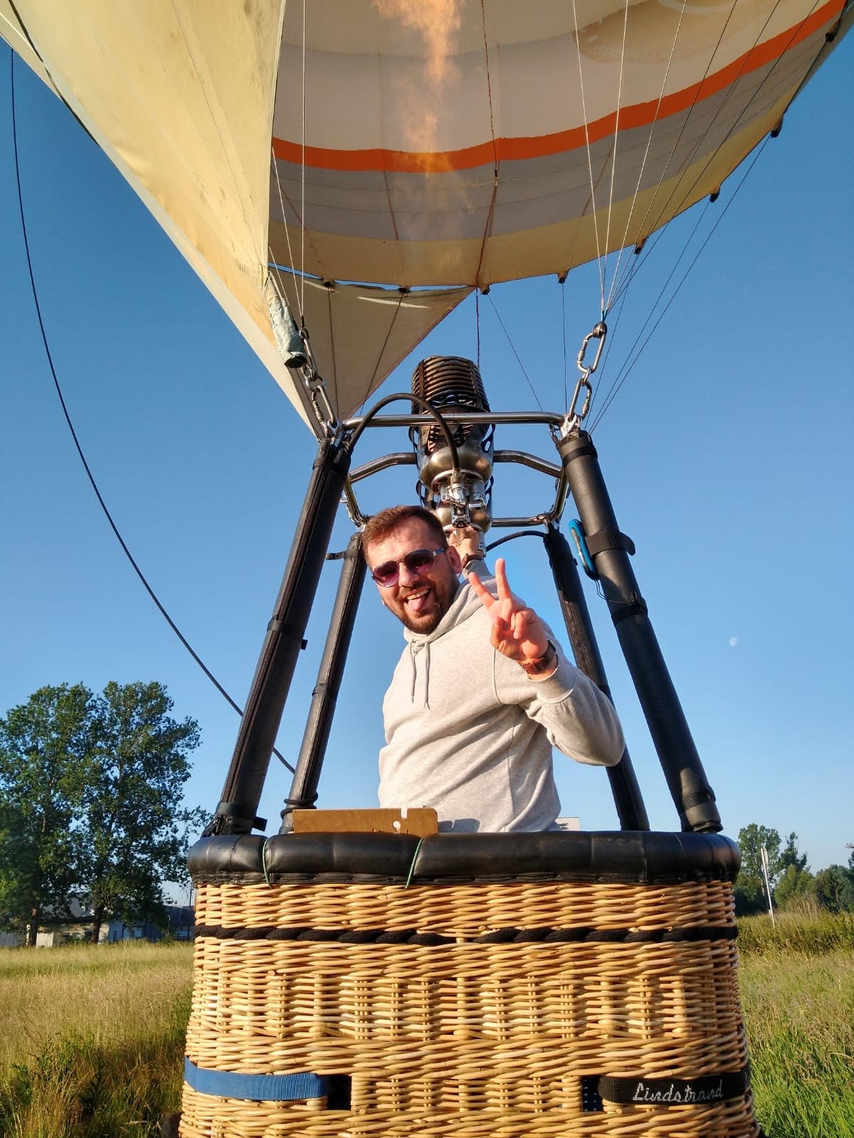 Paweł Konop podczas lotu balonem